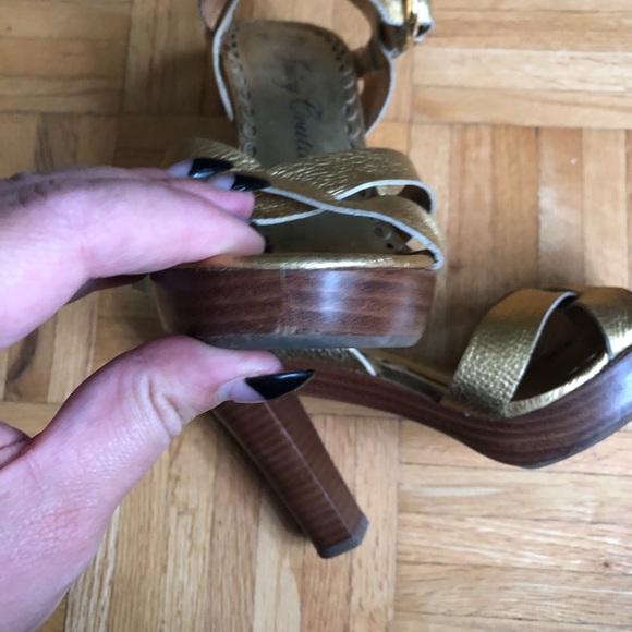 Gently worn gold pumps - Picture 6 of 8